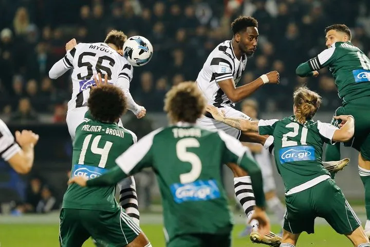 Ο 18χρονος Μύθου έκανε το 2-0 του ΠΑΟΚ με το κεφάλι και πέτυχε το πρώτο του γκολ στη Stoiximan Super League