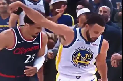 Το "Μόνος στο Σπίτι" συναντά Γουόριορς-Μάβερικς σε εντυπωσιακό χριστουγεννιάτικο promo