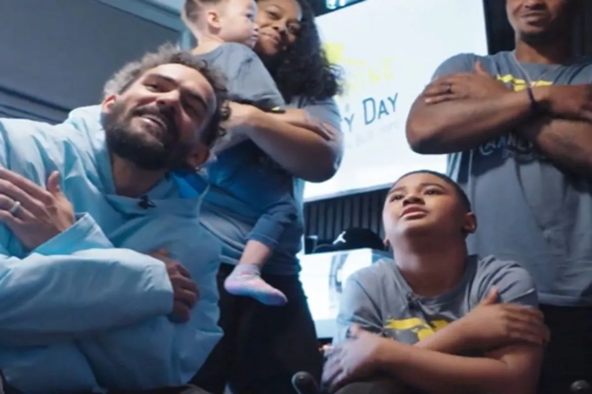 NBA: Ο Τρέι Γιάνγκ και οι Χοκς φέρνουν Χριστουγεννιάτικη χαρά σε μικρό θαυμαστή