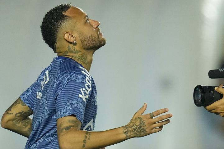 Νεϊμαρ: Υποβλήθηκε σε επέμβαση στο γόνατο, έχοντας ως μεγάλο στόχο να προλάβει το Μουντιάλ