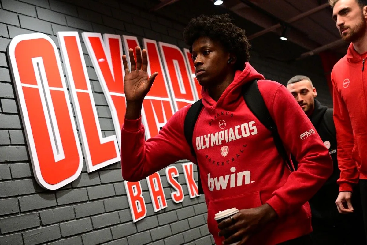 Ολυμπιακός: Με νέο look εμφανίστηκε ο Νιλικίνα στο ματς των ερυθρολεύκων κόντρα στη Βιλερμπάν