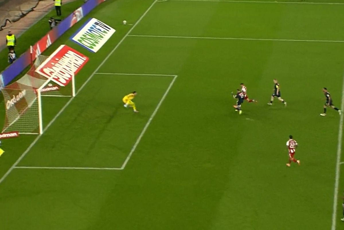 Ο Γιάρεμτσουκ νίκησε με ωραίο σουτ τον Νικοπολίδη για το 5-0 του Ολυμπιακού