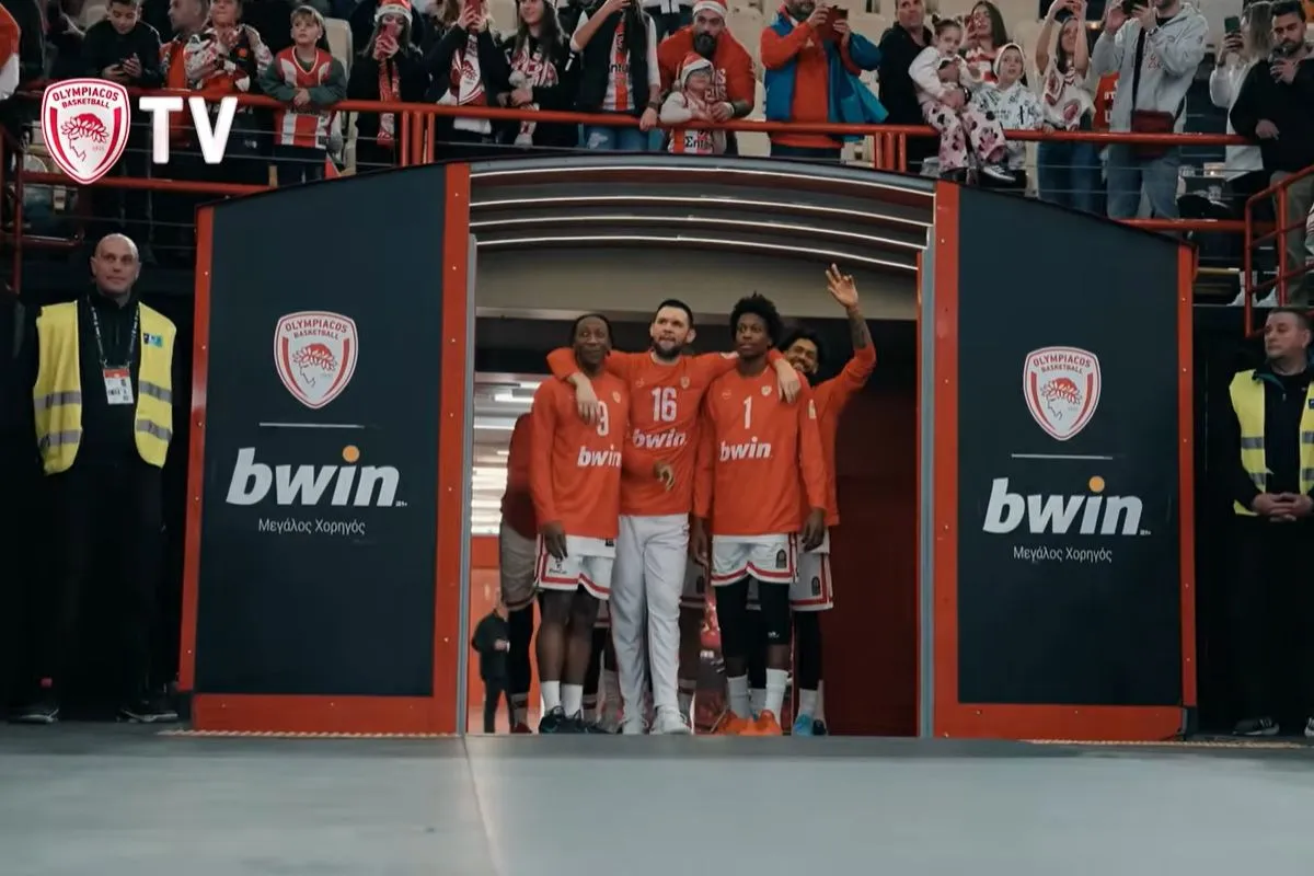 Ολυμπιακός: Πού πας Νετζήπογλου; Επική φάρσα, οι συμπαίκτες του τον άφησαν να βγει μόνος του στο παρκέ