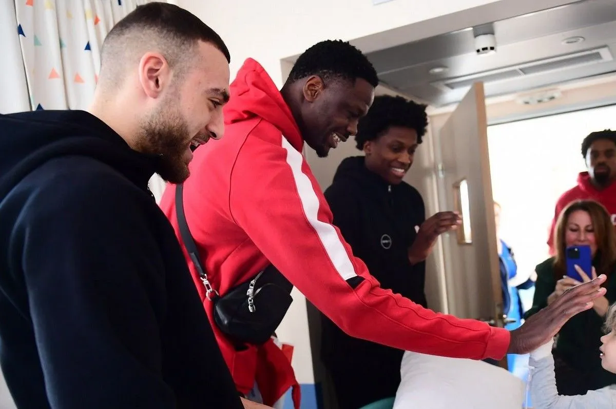 Ολυμπιακός: Νιλικίνα, ΜακΚίσικ, Φαλ και Νετζήπογλου επισκέφτηκαν το Ιατρικό Κέντρο Αθηνών