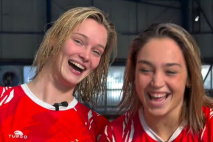 Ολυμπιακός: Η Φαν ντεν Ντόμπελστιν τραγούδησε στα ελληνικά με τη Σιούτη στο απολαυστικό VIDEO με τις ευχές των Χριστουγέννων