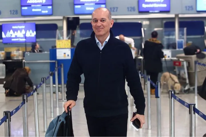 Ολυμπιακός: Ο Γιώργος Αγγελόπουλος ταξίδεψε μαζί με την αποστολή των ερυθρολεύκων στην Μπολόνια