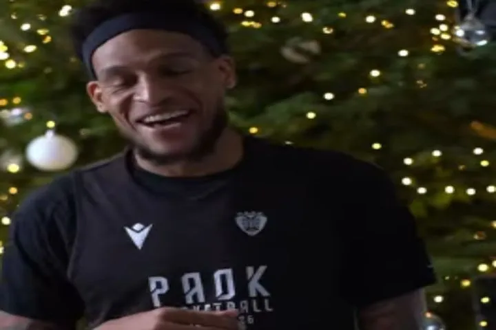 ΠΑΟΚ: Χριστουγεννιάτικες ευχές με χιούμορ από την ομάδα μπάσκετ των ασπρόμαυρων του Βορρά