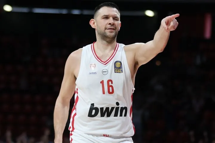 Ολυμπιακός – ΑΕΚ 100-93: Το απόλαυσε ο κόσμος, το απόλαυσαν οι Πειραιώτες, χειροκροτήθηκε ο Σίλβα