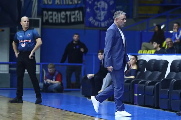 Περιστέρι Betsson – Μαρούσι: Ο Ηλίας Παπαθεοδώρου αποβλήθηκε μετά από 1’43” στο β’ μέρος, έπειτα από τρεις τεχνικές ποινές στον πάγκο του