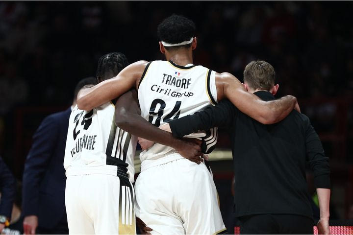 Βιλερμπάν: Αποχώρησε υποβασταζόμενος ο Τραορέ και χειροκροτήθηκε από τον κόσμο του Ολυμπιακού