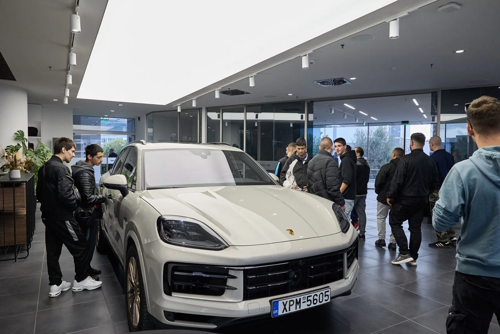 Η Porsche στηρίζει τις σχολές μαθητείας της Δ.ΥΠ.Α. στη Θεσσαλία- Δωρεά σύγχρονων εξοπλισμένων εργαλειοφόρων