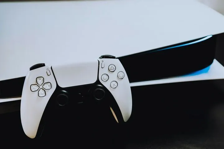 Κάνε δικό σου το PS5 Digital σε χαμηλή τιμή για ατελείωτο παιχνίδι τα Χριστούγεννα