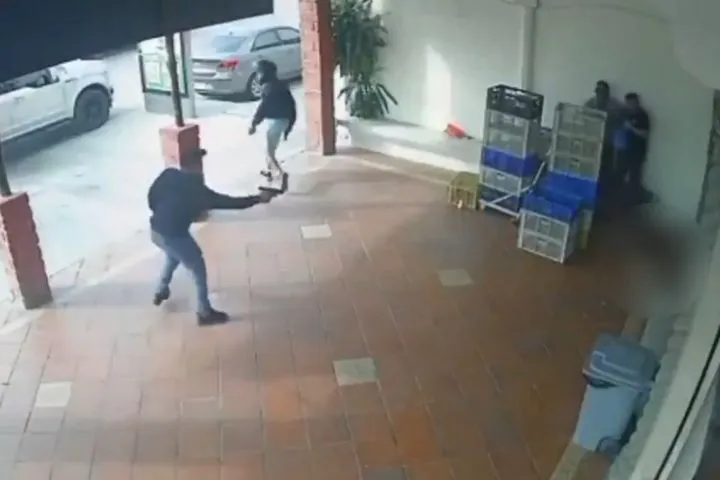 Σοκαριστικό VIDEO: Η στιγμή της εκτέλεσης του ποδοσφαιριστή της Μπαρτσελόνα Σπόρτινγκ Κλαμπ στον Ισημερινό