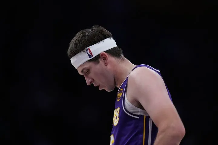 Πλήγμα για τους Λέικερς: Νοκ-άουτ για τουλάχιστον 4 εβδομάδες ο Όστιν Ριβς