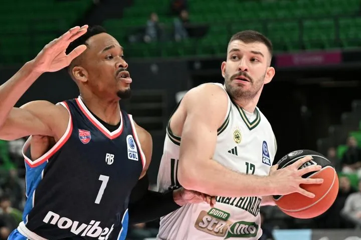 Μυθικός Ρογκαβόπουλος έβαλε 40άρα και οδήγησε τον Παναθηναϊκό AKTOR σε περίπατο κόντρα στον Πανιώνιο