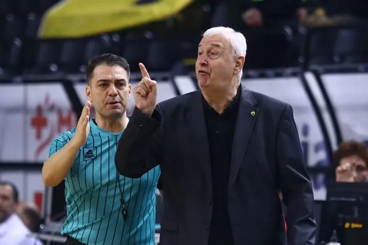 ΑΕΚ – Λεβίτσε: Αποβλήθηκε ο Ντράγκαν Σάκοτα με δεύτερη τεχνική ποινή