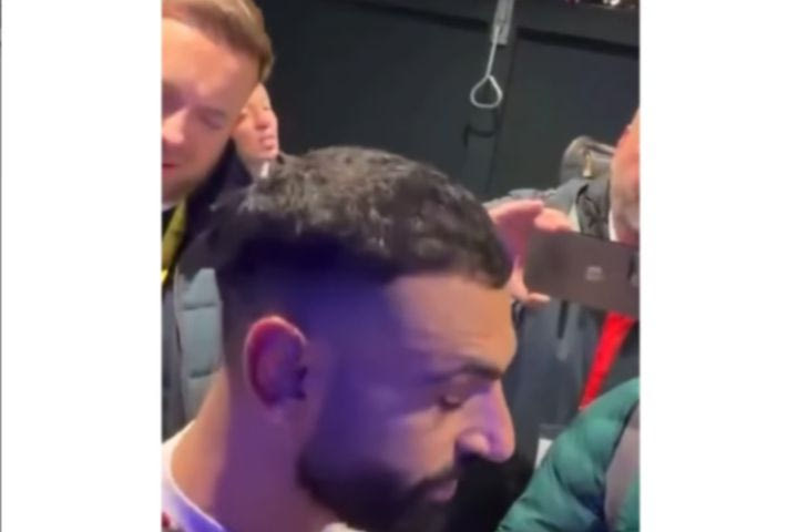 Λίβερπουλ: Η απίθανη αντίδραση του press officer των κόκκινων την ώρα των επαναστατικών δηλώσεων του Σαλάχ