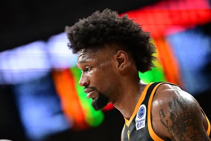 Μακάμπι, Μπαρτσελόνα και Φενέρμπαχτσε εξετάζουν τον Κρις Σίλβα, σύμφωνα με ισραηλινό δημοσίευμα