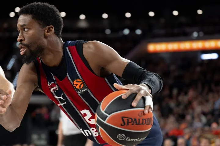 Η Μπασκόνια κράτησε τον Κόμπι Σίμονς μέχρι το τέλος της σεζόν και ψάχνει τρόπο να διώξει τον Μαρκίς Νόουελ