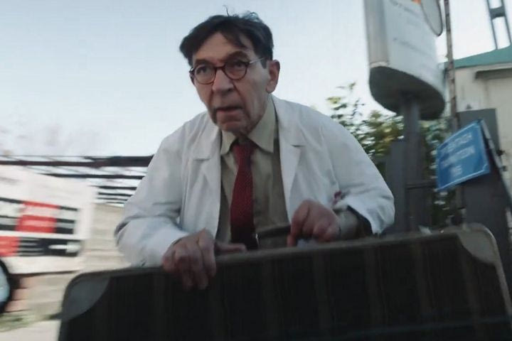 ΠΑΟΚ: Το επικό χριστουγεννιάτικο VIDEO με τον επιστήμονα Σκιαδαρέση, τη χαμένη βαλίτσα και τον Ζαφείρη