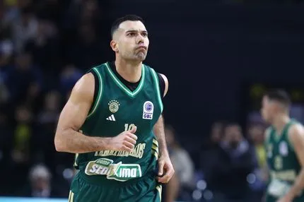 Πράσινο κρεσέντο: Ο Παναθηναϊκός έβαλε 65 πόντους στο πρώτο μέρος και βρέθηκε στο +37 απέναντι στην ΑΕΚ