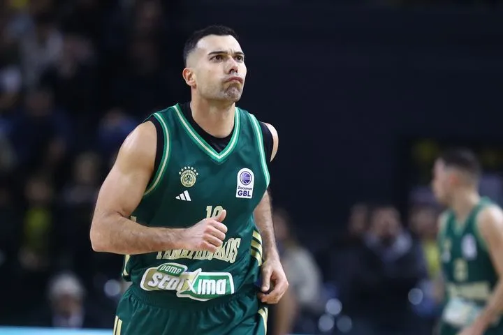 Πράσινο κρεσέντο: Ο Παναθηναϊκός έβαλε 65 πόντους στο πρώτο μέρος και βρέθηκε στο +37 απέναντι στην ΑΕΚ