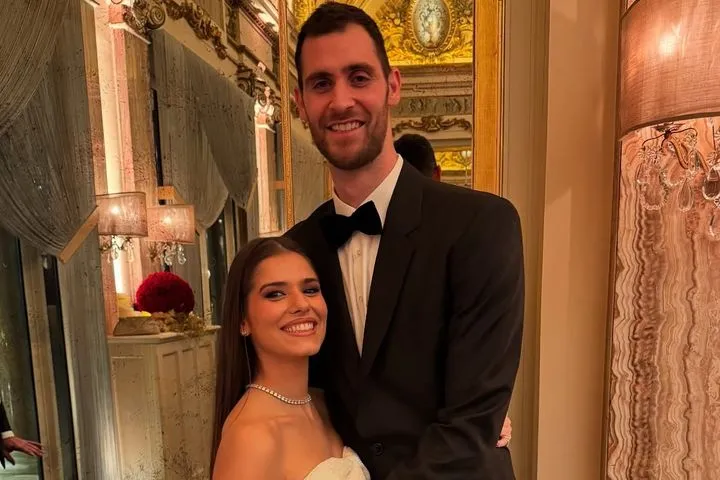 Γιώργος Παπαγιάννης: Οι τρυφερές ευχές στη Σοφία Ακριτίδου για τα γενέθλιά της και το ρομαντικό μπουκέτο λουλούδια