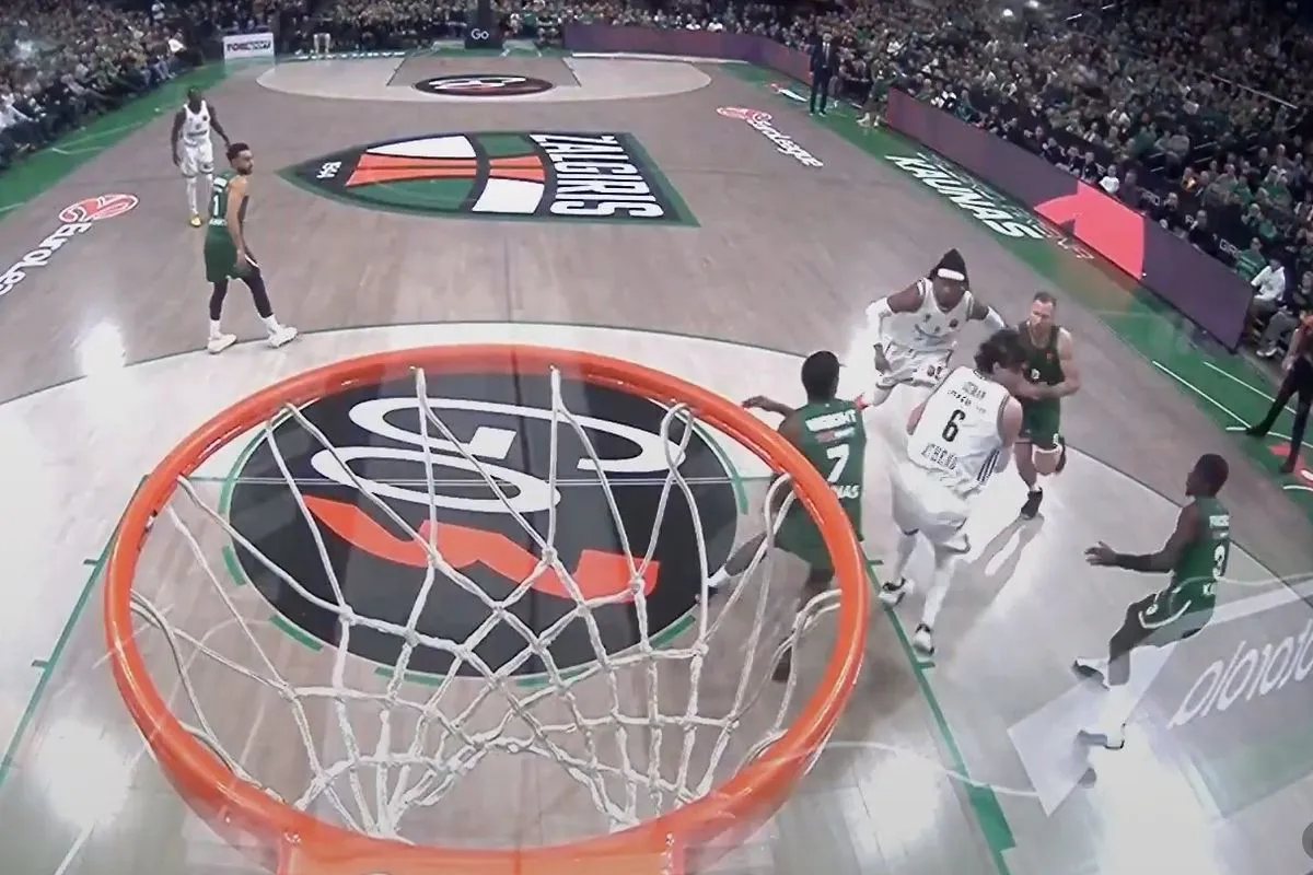 Ο Όσμαν με spin move ζάλισε τον Μόουζες Ράιτ