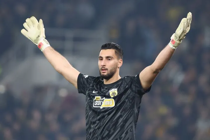 Η απόκρουση του Στρακόσα στο σουτ του Ετίμ και το στοπ του Ρέλβας στον Μπαϊαράμ