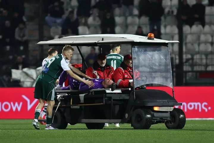 ΠΑΟΚ – Παναθηναϊκός: Η συγγνώμη του Σβιντέρσκι στον Παβλένκα, μετά το μαρκάρισμά του, αποδοκιμασίες από τον κόσμο