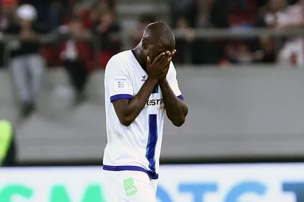 Συγκινητικό last dance: Ο Τεττέη πλάνταξε κατά την αλλαγή του στο τελευταίο ματς με την Κηφισιά