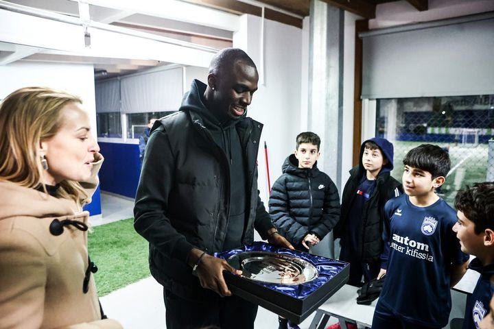 Κηφισιά: Ο Τεττέη επισκέφθηκε την ακαδημία της ομάδας και έστειλε δυνατό μήνυμα ζωής