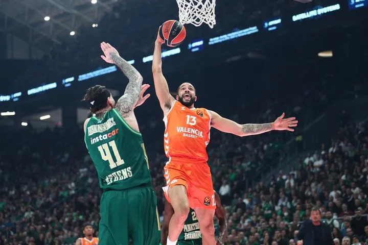 Το κάρφωμα του Τόμπσον μπροστά στον Χουάντσο στην κορυφή του Top-10 της 14ης αγωνιστικής της EuroLeague