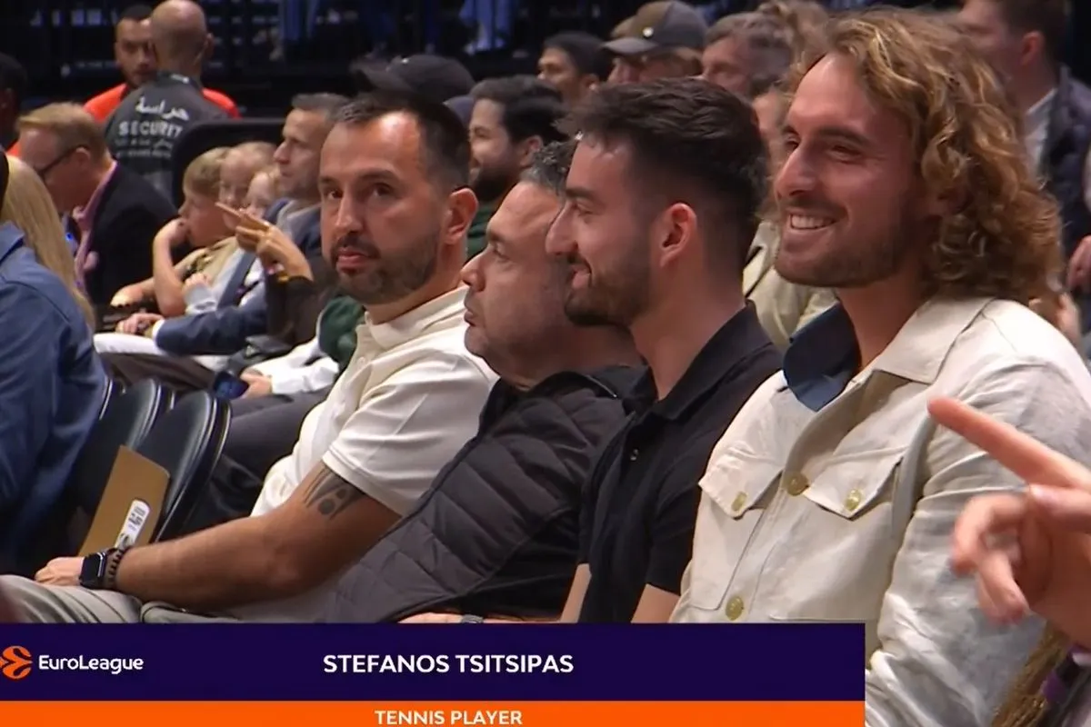 Ο Στέφανος Τσιτσιπάς είδε από κοντά τον αγώνα Dubai BC – Αρμάνι για την 18η αγωνιστική της EuroLeague