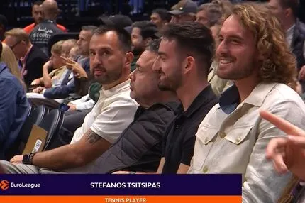 Ο Στέφανος Τσιτσιπάς είδε από κοντά τον αγώνα Dubai BC - Αρμάνι για την 18η αγωνιστική της EuroLeague