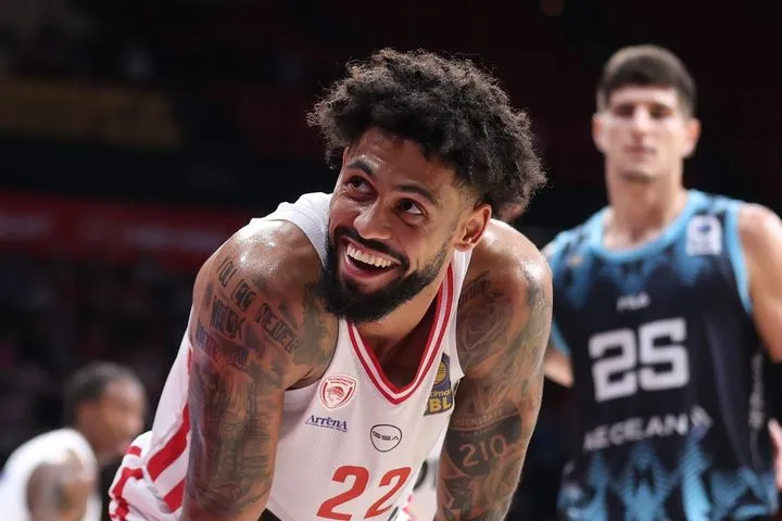 To VIDEO με την 40άρα του Τάιλερ Ντόρσεϊ κόντρα στον Κολοσσό