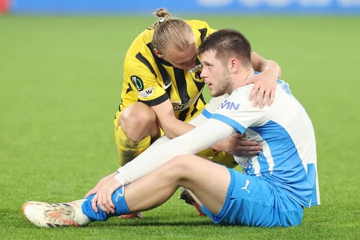 AEK: Η στιγμή που ο Βίντα παρηγορεί παίκτη της Κραϊόβα