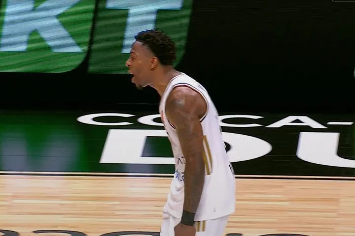 Το νικητήριο καλάθι του ΜακΚίνλι-Ράιτ στον αγώνα της Dubai BC με την Μπάγερν Μονάχου