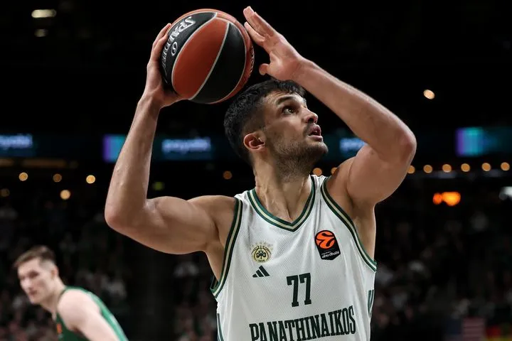 Αταμάν για Γιούρτσεβεν: “Με τέτοιες εμφανίσεις μπορεί να γίνει ο πρώτος σέντερ της ομάδας, ελπίζω να πάρει σωστή απόφαση για την καριέρα του”