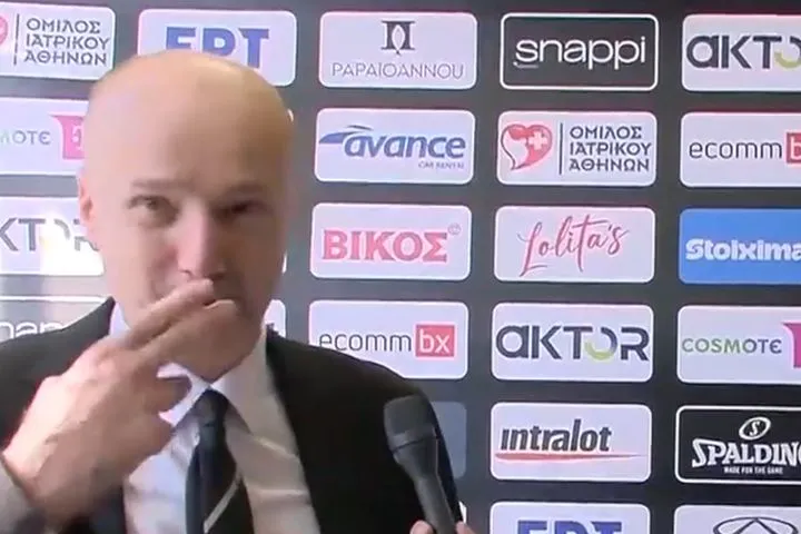 Ζντοβτς: “Ο κόσμος που κάπνιζε μου θύμισε τις δικές μου, παλιές μέρες”