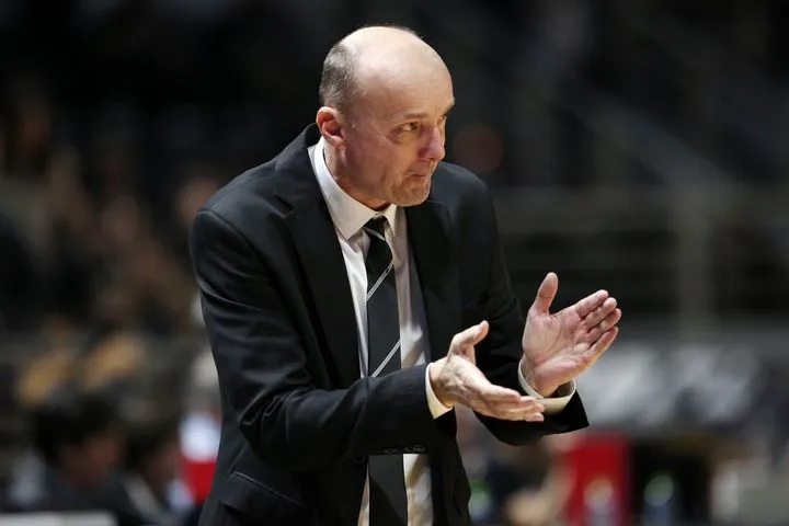 Ζντοβτς: “Κοιτάμε την αγορά, αλλά οι παίκτες μου δουλεύουν καθημερινά πολύ καλά και έχουν φτάσει την ομάδα εδώ που είναι”