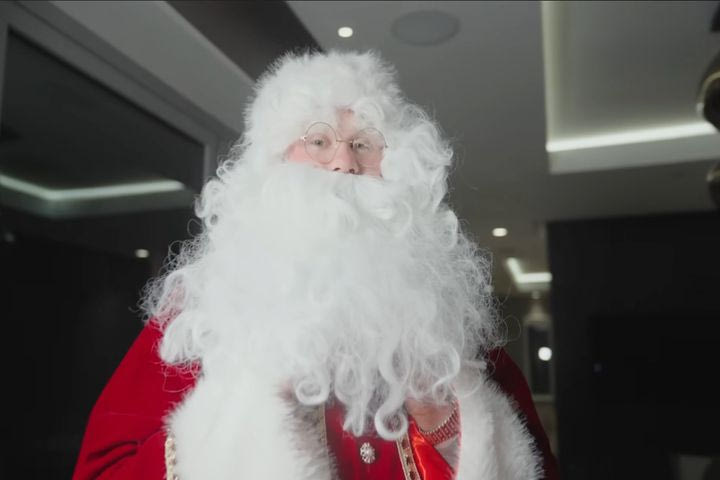 Ποιος παίκτης της Premier League ντύθηκε Άγιος Βασίλης και μοίρασε δώρα σε παιδιά