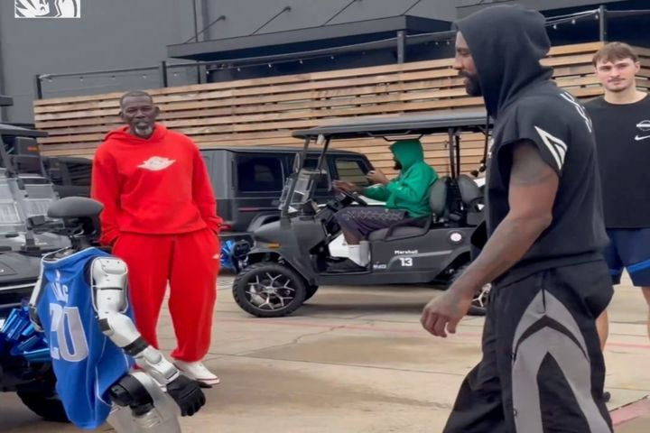 Ο Κάιρι Ίρβινγκ νίκησε ένα ρομπότ και έγινε viral - VIDEO