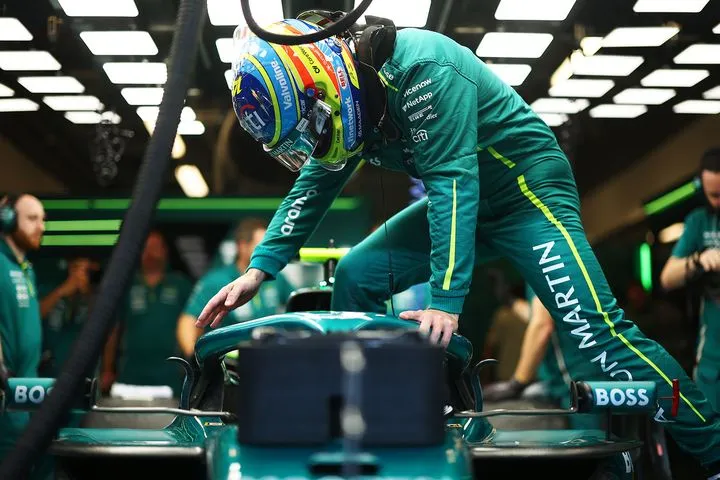 Πώς βρήκε ο Φερνάντο Αλόνσο την πρώτη Aston Martin του Άντριαν Νιούι