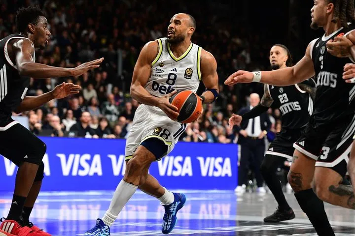 Βίρτους – Φενέρμπαχτσε 80-85: Η σκληρή άμυνα και ο 28άρης Χόρτον-Τάκερ κέρδισαν τον 35άρη Έντουαρντς