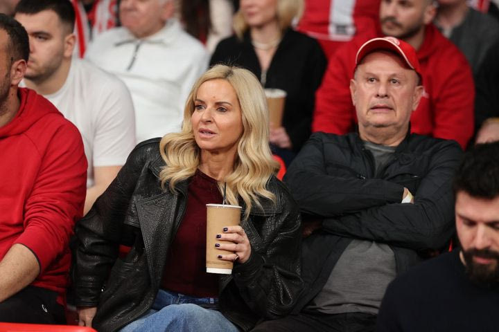 Παρέλαση επωνύμων στο ΣΕΦ: Μπεκατώρου και Σεφερλής στις κερκίδες για το Ολυμπιακός – Μπαρτσελόνα