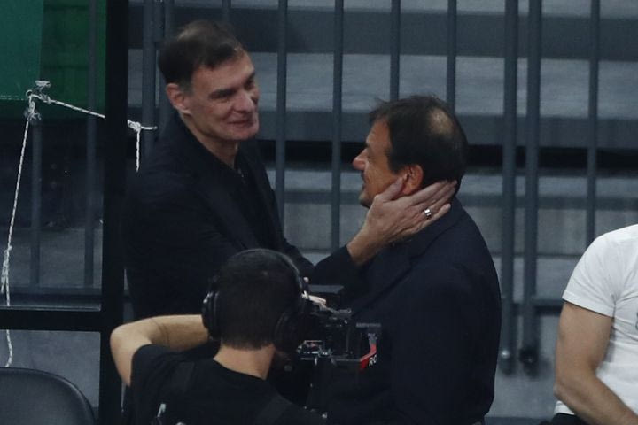 Παναθηναϊκός AKTOR – Ολυμπιακός: Η θερμή χειραψία και η αγκαλιά του Μπαρτζώκα με τον Αταμάν