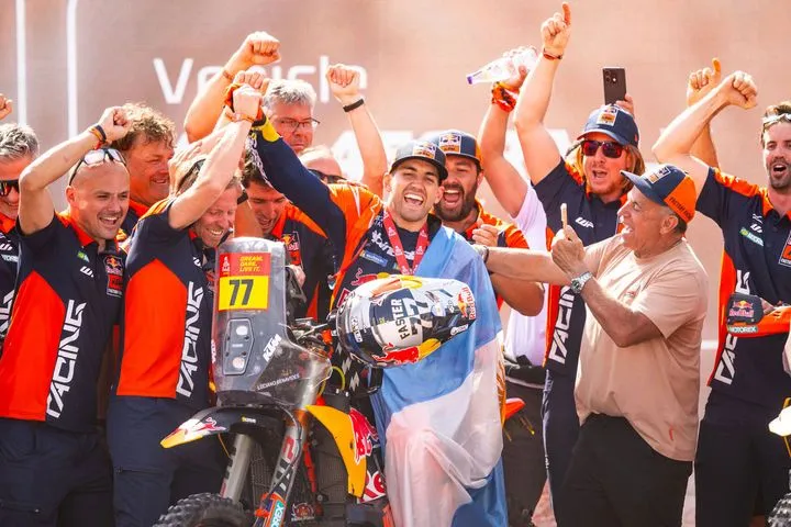 Aπίστευτη ανατροπή: Ο Μπεναβίδες νικητής του Ντακάρ με 2 δευτερόλεπτα διαφορά από τον Μπράμπεκ