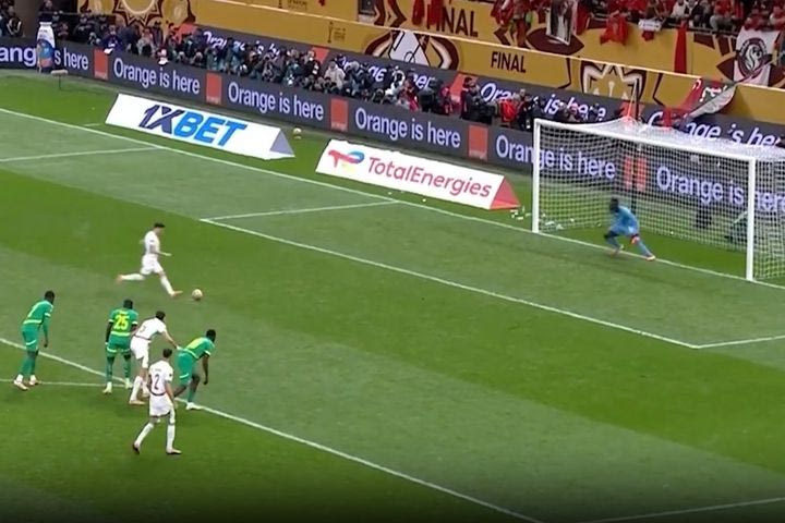 Ούτε στις ταινίες: Ο Μπραχίμ Ντίας εκτέλεσε το χειρότερο πέναλτι, για να στείλει το Μαρόκο – Σενεγάλη στην παράταση