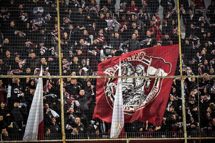 ΑΕΛ Novibet: Στα βυσσινί το Πανθεσσαλικό με παρουσία πέντε χιλιάδων φίλων της ομάδας της Λάρισας